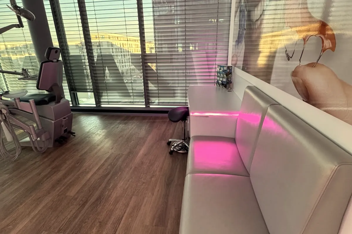 Ruhige Sitzecke am Fenster